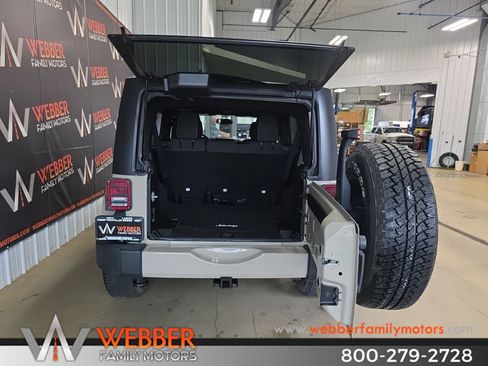 Used 2017 Jeep Wrangler Unlimited Sahara w/ Trailer Tow Group AWD/4WD image 8