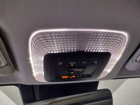Used 2024 Toyota Prius Prime FWD image 30