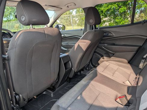 Used 2025 Chevrolet Trax LS FWD image 19