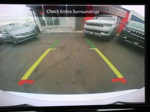 Used 2024 Chrysler Pacifica Touring-L FWD image 39