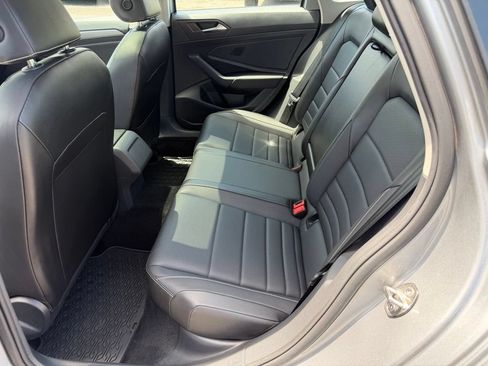 Used 2022 Volkswagen Jetta SE FWD image 22