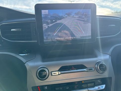 Used 2021 Ford Explorer XLT w/ Equipment Group 202A image 10