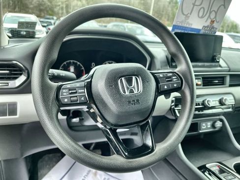 Used 2023 Honda Pilot LX image 13