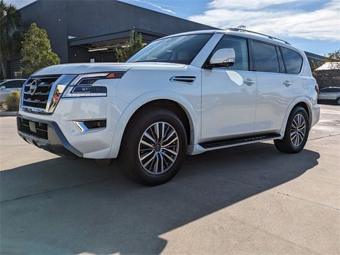 Used 2024 Nissan Armada SL w/ Captain's Chairs Package image 10
