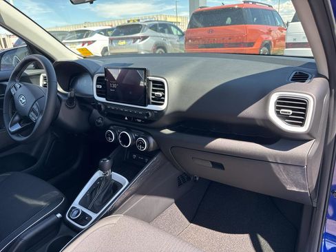 New 2024 Hyundai Venue Limited image 13