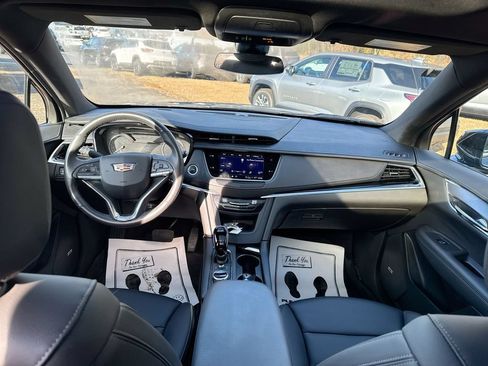 Used 2024 Cadillac XT6 Luxury AWD/4WD image 31