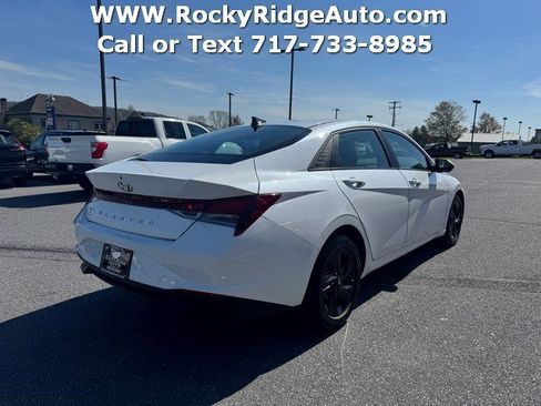 Used 2023 Hyundai Elantra SEL w/ Preferred Accessory Package FWD image 7
