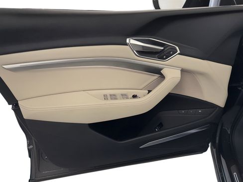 Used 2022 Audi e-tron Premium Plus w/ Premium Plus Package image 14