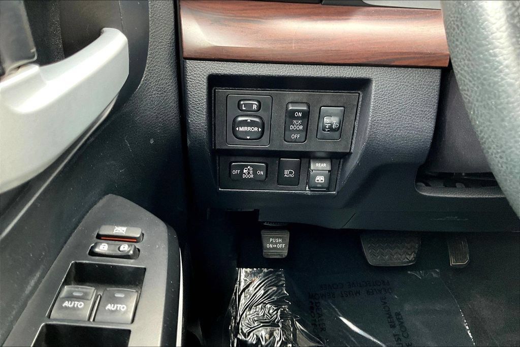 Used 2018 Toyota Tundra Limited w/ Limited Premium Package AWD/4WD image 17