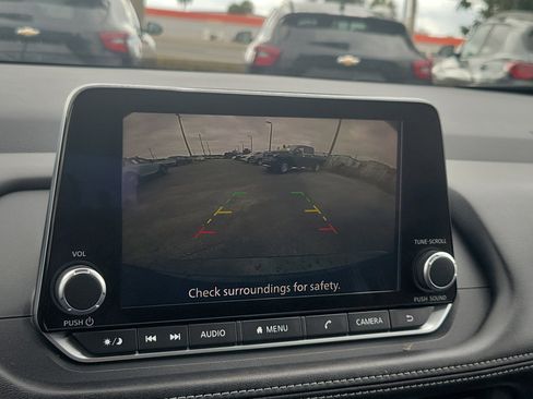 Used 2024 Nissan Rogue SV image 27