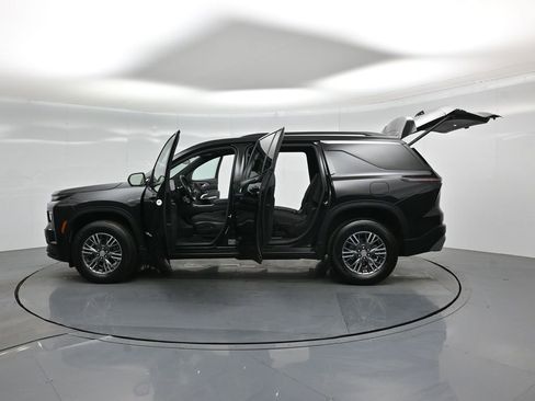 Used 2024 Chevrolet Traverse LT image 32