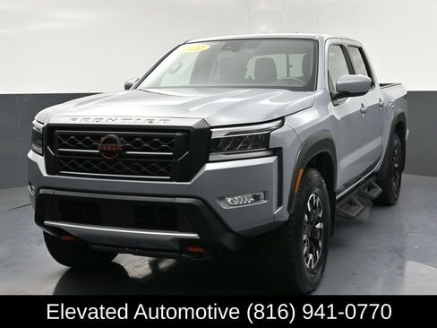 Used 2022 Nissan Frontier PRO-4X w/ Technology Package AWD/4WD image 3