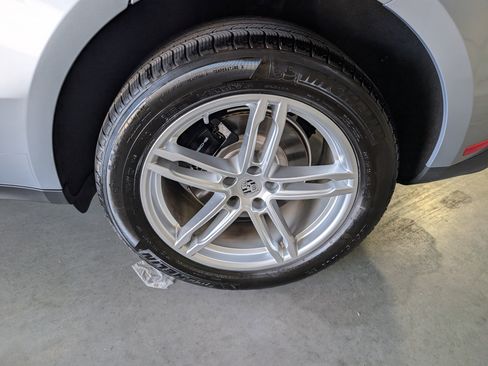 Used 2025 Porsche Macan image 15