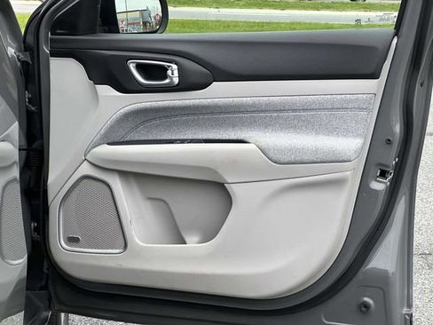 Used 2023 Jeep Compass Latitude w/ Sun and Sound Group image 6