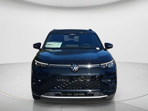 New 2026 Volkswagen Tiguan SEL R-Line image 3