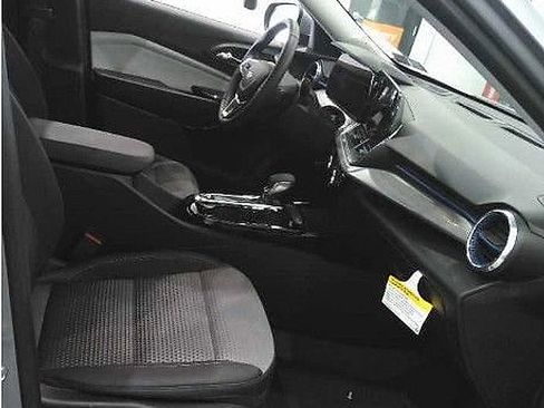 Used 2025 Chevrolet Trax LT w/ Driver Confidence Package FWD image 13