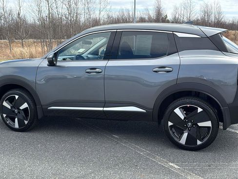 Used 2025 Nissan Kicks SR image 11