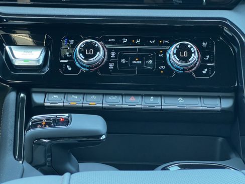 New 2026 GMC Sierra 2500 AT4 w/ AT4 Premium Plus Package image 18