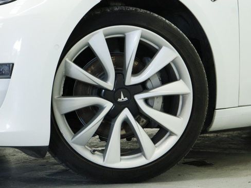 Used 2018 Tesla Model 3 Long Range RWD image 3