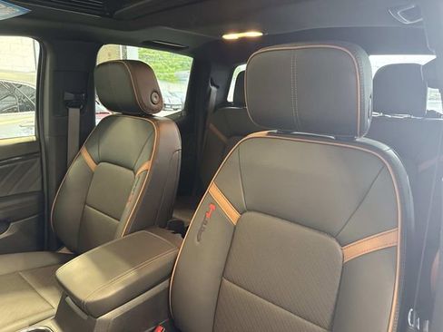 Used 2025 GMC Canyon AT4 w/ Technology Plus Package AWD/4WD image 19