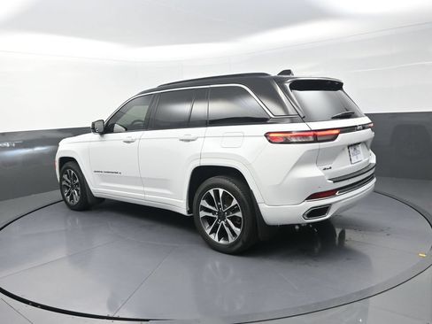 Used 2024 Jeep Grand Cherokee Overland w/ Luxury Tech Group IV AWD/4WD image 8
