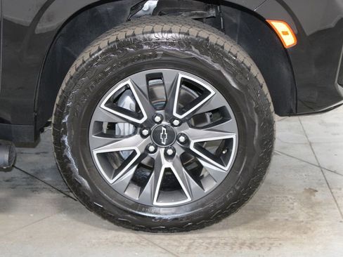 Used 2023 Chevrolet Suburban Z71 w/ Luxury Package image 15