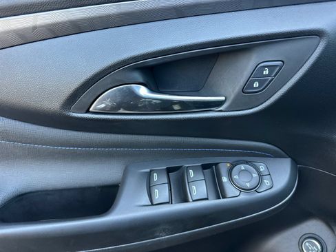 Used 2024 Buick Envista Sport Touring w/ Convenience II Package FWD image 11