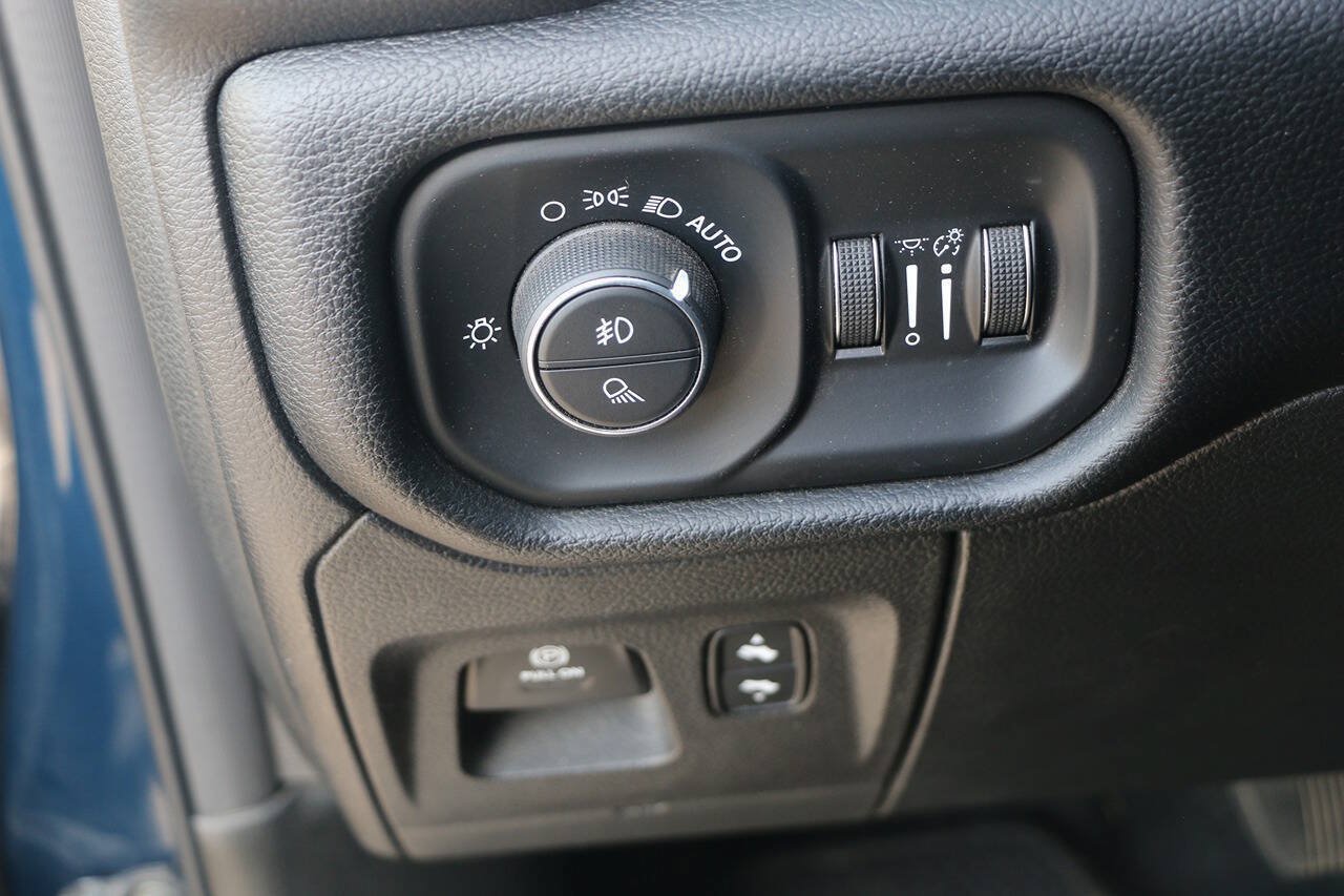 Used 2021 RAM 1500 Laramie w/ Off Road Group AWD/4WD image 35