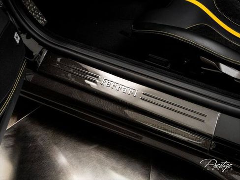 Used 2022 Ferrari 812 GTS RWD image 34
