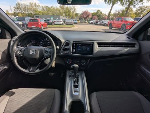 Used 2019 Honda HR-V Sport image 2