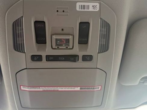 Used 2023 Toyota Highlander Limited image 33