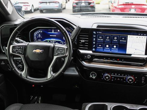 Used 2022 Chevrolet Silverado 1500 LT AWD/4WD image 13