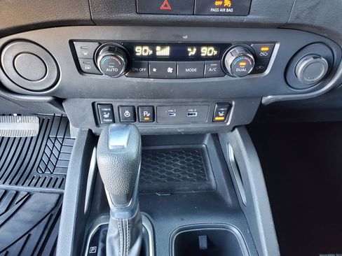 Used 2022 Nissan Frontier SV image 26