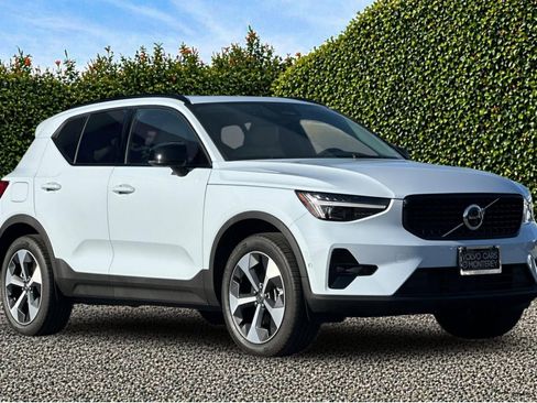 New 2026 Volvo XC40 B5 Plus w/ Protection Package Premier AWD/4WD image 8