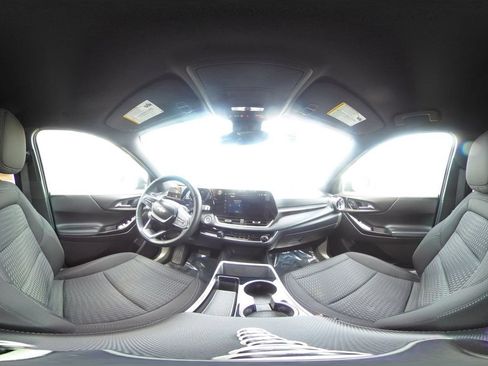 Used 2025 Chevrolet Equinox LT FWD image 42