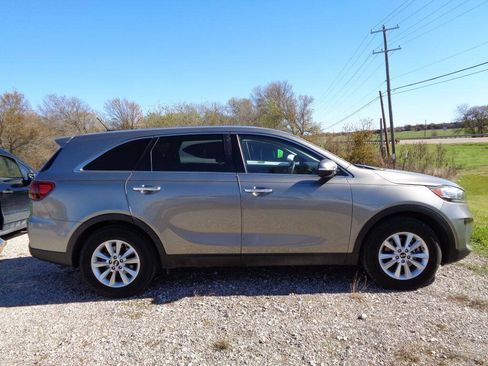 Used 2019 Kia Sorento FWD image 3