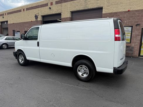 Used 2018 Chevrolet Express 2500 RWD image 15