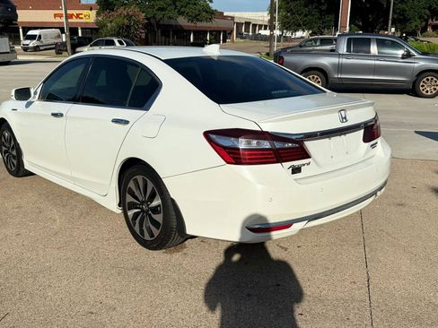 Used 2017 Honda Accord Touring image 3