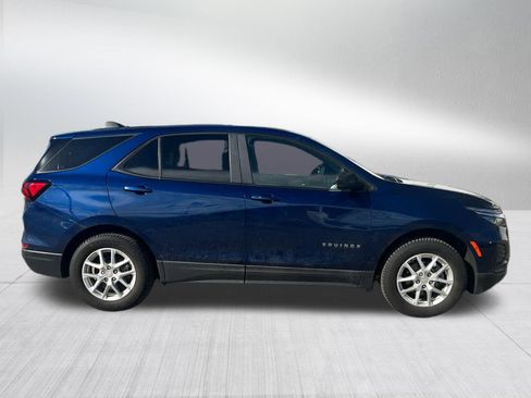 Used 2023 Chevrolet Equinox LS w/ LS Convenience Package image 2