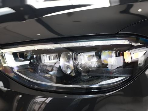 Used 2022 Mercedes-Benz S 500 4MATIC w/ AMG Line Package image 40