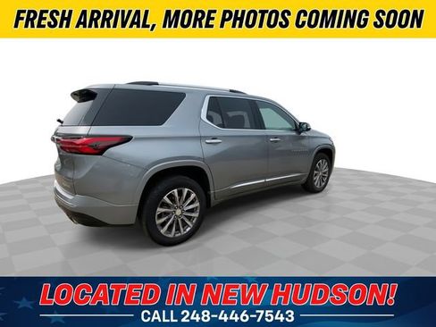 Used 2023 Chevrolet Traverse Premier FWD image 2