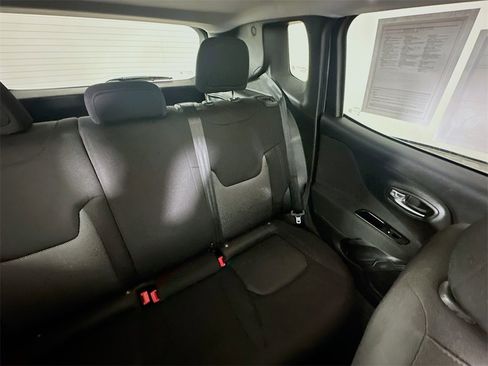 Used 2021 Jeep Renegade Latitude image 14