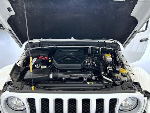 Used 2019 Jeep Wrangler Unlimited Sahara AWD/4WD image 24