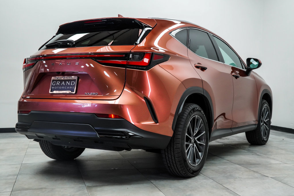Used 2025 Lexus NX 250 FWD w/ Towing Package (2000 Lbs) image 11