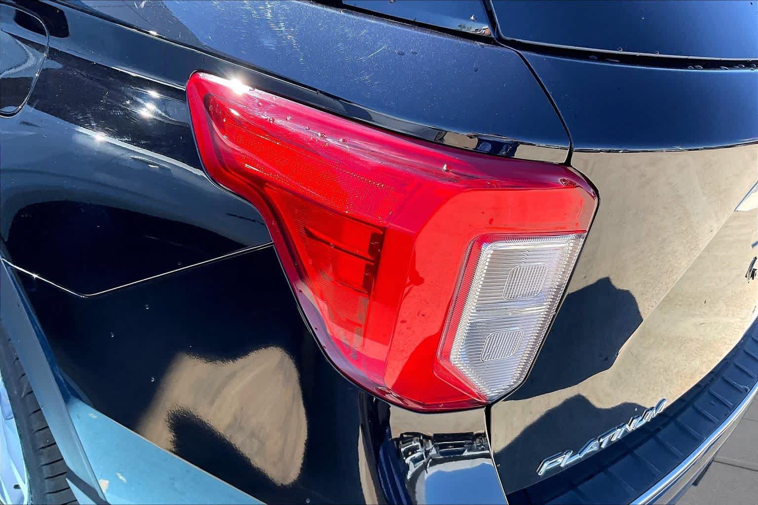 Used 2023 Ford Explorer Platinum w/ Technology Package AWD/4WD image 29