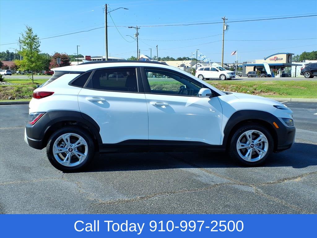 Used 2023 Hyundai Kona SEL AWD/4WD image 3