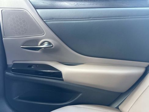 New 2025 Lexus ES 350 w/ Premium Package image 14