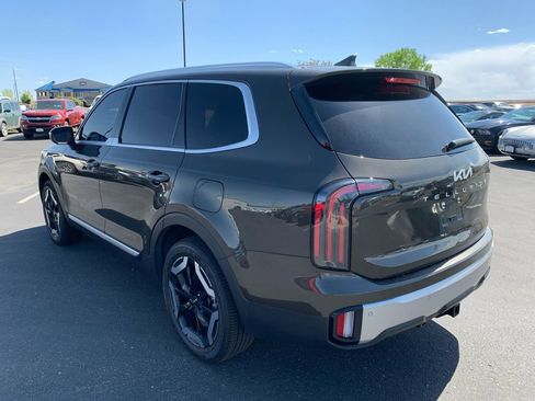 Used 2023 Kia Telluride EX w/ EX Captain's Chair Package FWD image 3