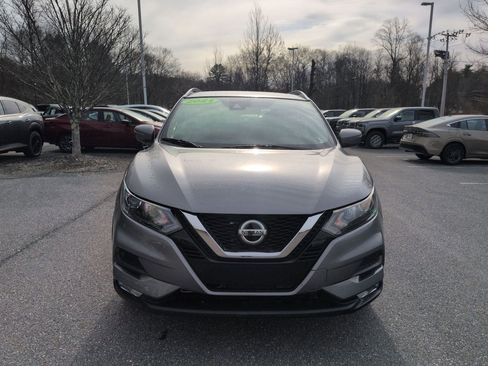 Used 2021 Nissan Rogue Sport SV image 2