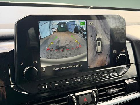 Used 2022 Nissan Pathfinder SL image 11